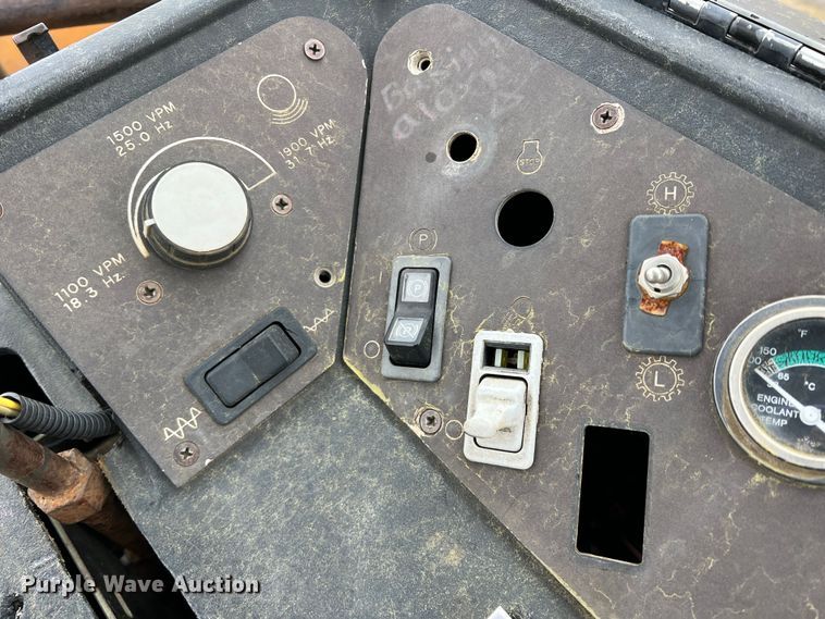 image for item MQ9868 1998 Ingersoll Rand SD100D TF  single drum vibratory roller