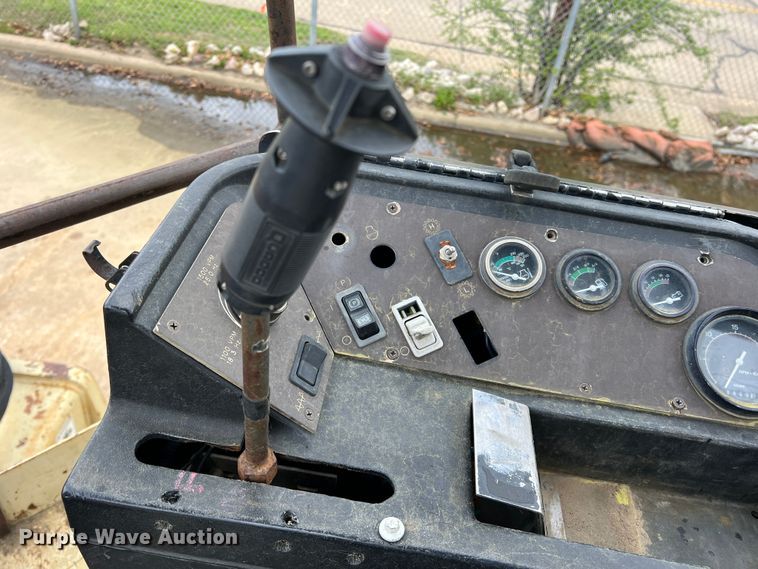 image for item MQ9868 1998 Ingersoll Rand SD100D TF  single drum vibratory roller