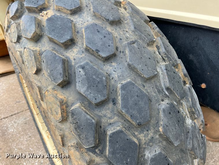 image for item MQ9868 1998 Ingersoll Rand SD100D TF  single drum vibratory roller