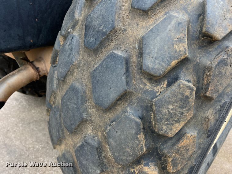 image for item MQ9868 1998 Ingersoll Rand SD100D TF  single drum vibratory roller