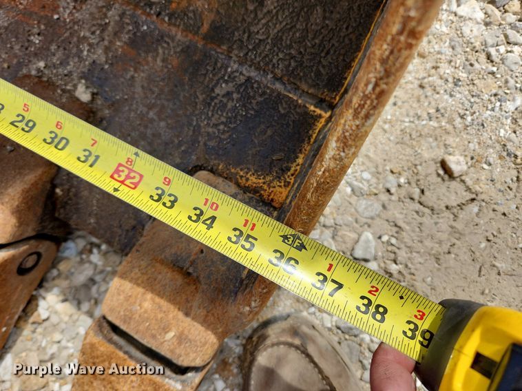 image for item MW9651 2000 Hyundai Robex 130LC-3  excavator