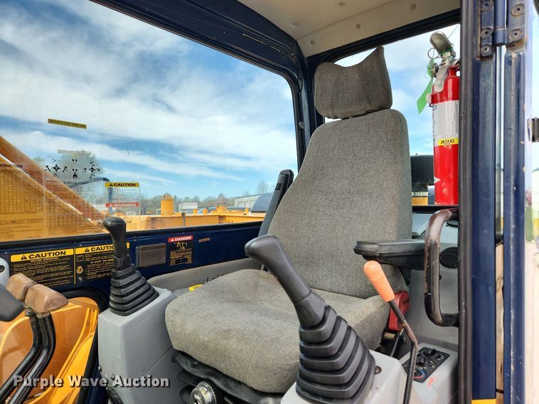 image for item MW9651 2000 Hyundai Robex 130LC-3  excavator