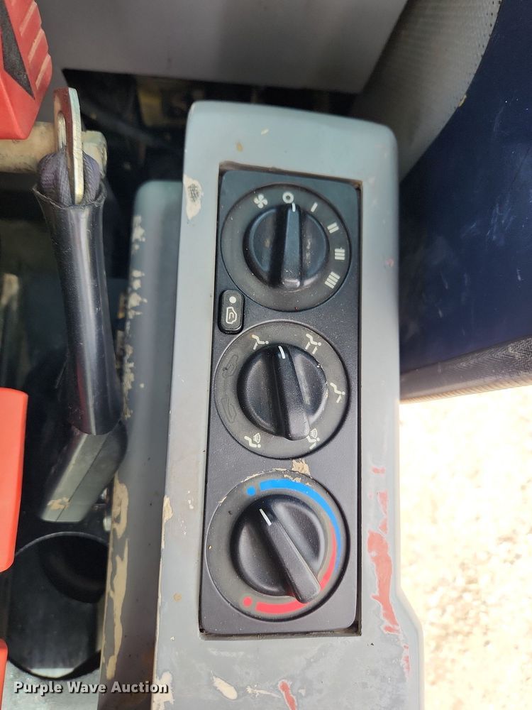 image for item MW9651 2000 Hyundai Robex 130LC-3  excavator