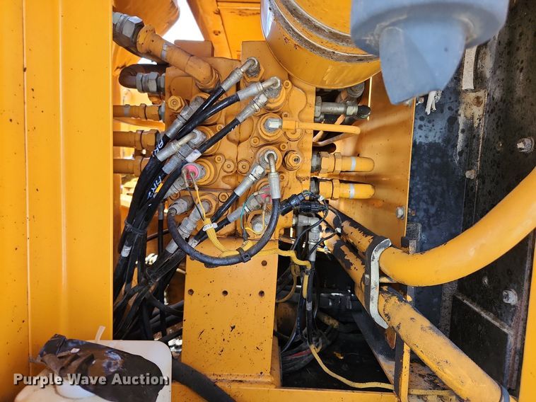 image for item MW9651 2000 Hyundai Robex 130LC-3  excavator