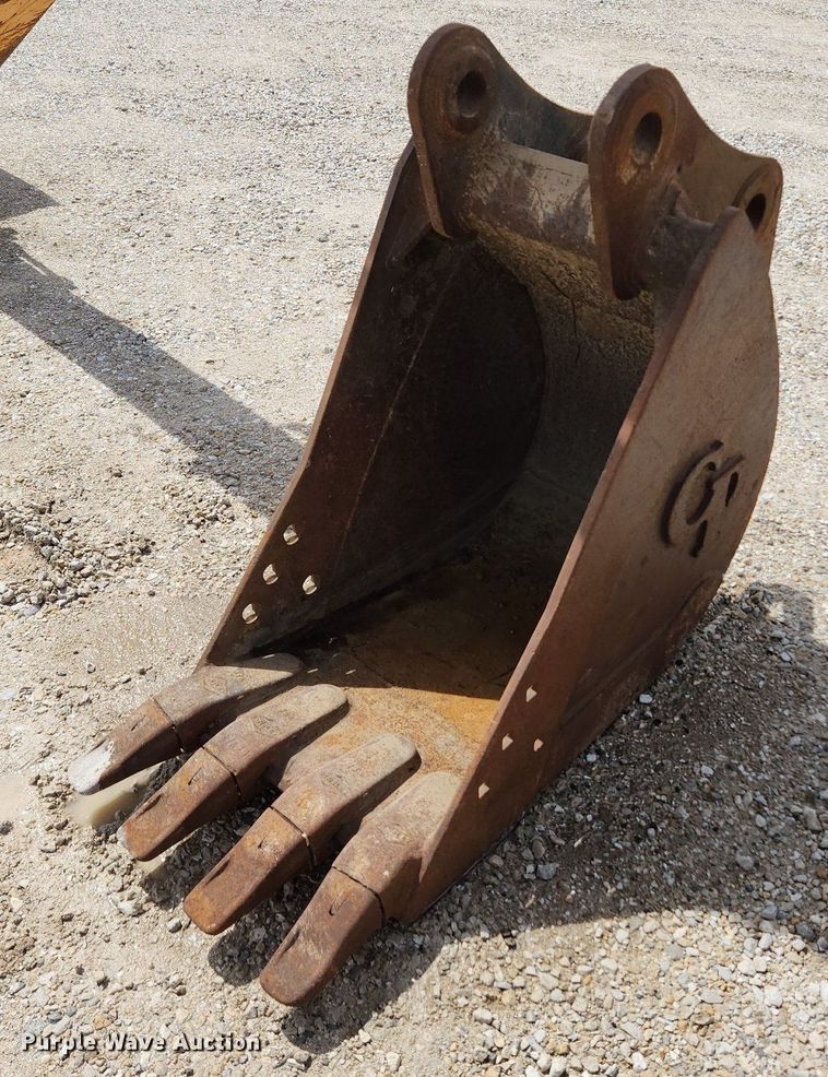 image for item MW9651 2000 Hyundai Robex 130LC-3  excavator