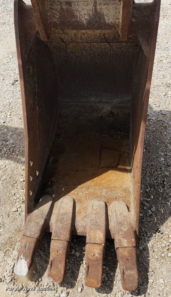 image for item MW9651 2000 Hyundai Robex 130LC-3  excavator