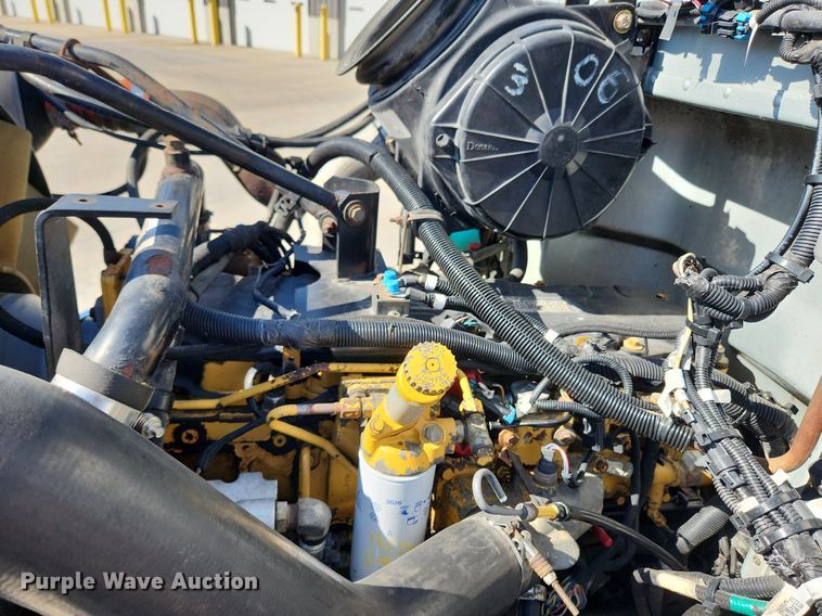 image for item MW9662 2005 Peterbilt 335  flatbed truck