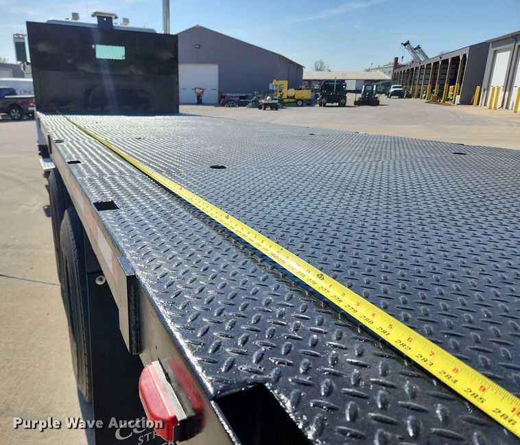 image for item MW9662 2005 Peterbilt 335  flatbed truck