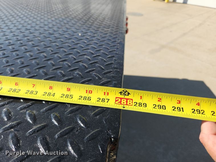 image for item MW9662 2005 Peterbilt 335  flatbed truck