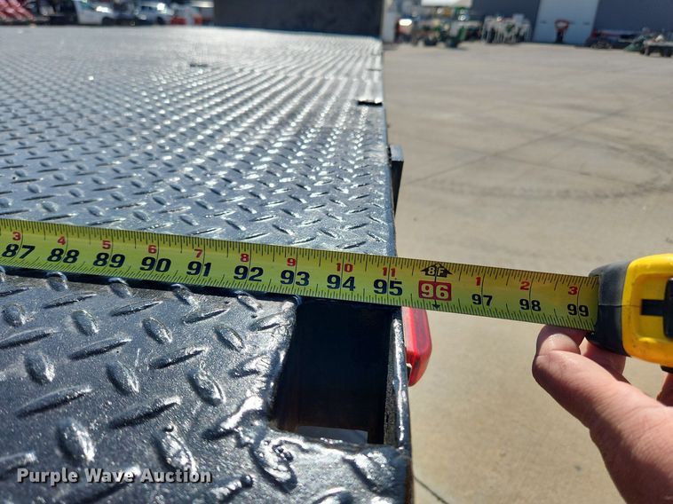 image for item MW9662 2005 Peterbilt 335  flatbed truck