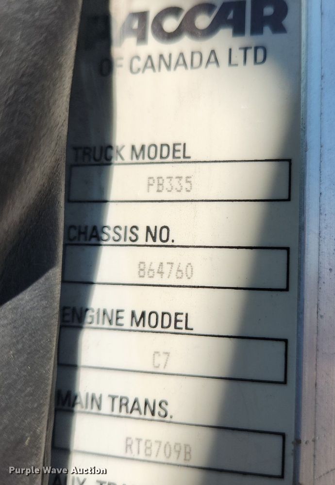 image for item MW9662 2005 Peterbilt 335  flatbed truck