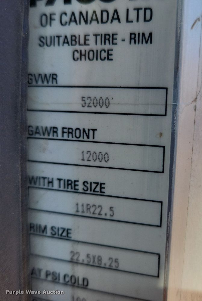 image for item MW9662 2005 Peterbilt 335  flatbed truck