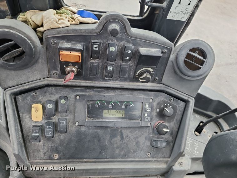 image for item MX9619 2010 John Deere 710J  backhoe