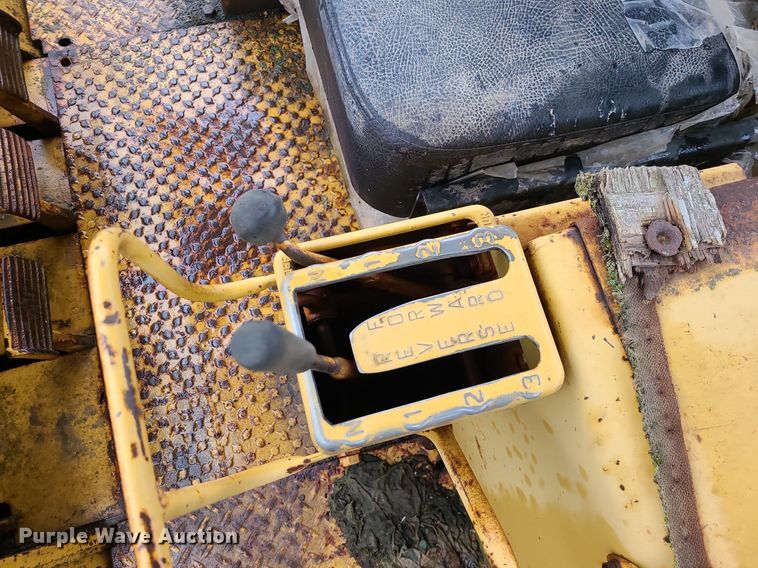 image for item MX9631 1970 Caterpillar 977K  track loader