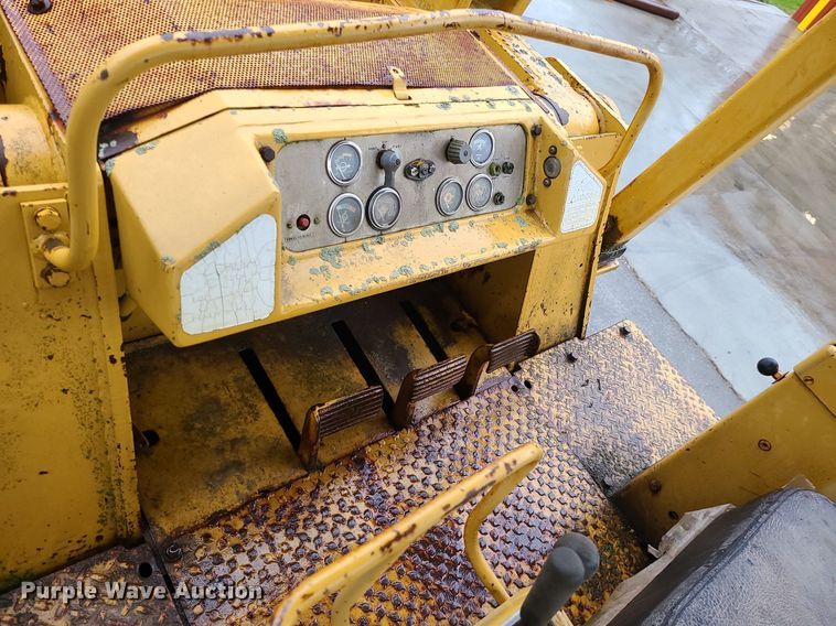 image for item MX9631 1970 Caterpillar 977K  track loader