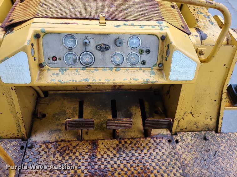 image for item MX9631 1970 Caterpillar 977K  track loader