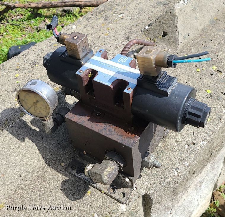 image for item MX9632 National Crane 600E2  load block