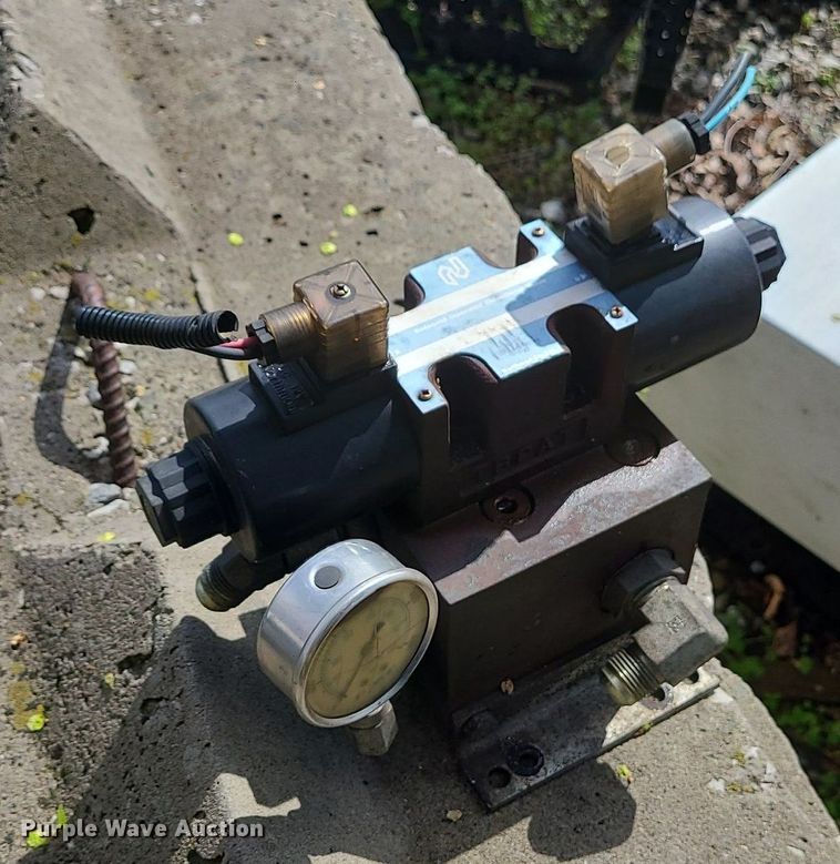 image for item MX9632 National Crane 600E2  load block