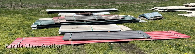 image for item MY9560 Approximately 161 pieces of steel siding/roofing