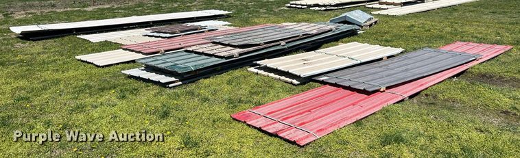 image for item MY9560 Approximately 161 pieces of steel siding/roofing