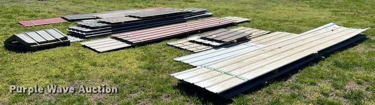 image for item MY9560 Approximately 161 pieces of steel siding/roofing