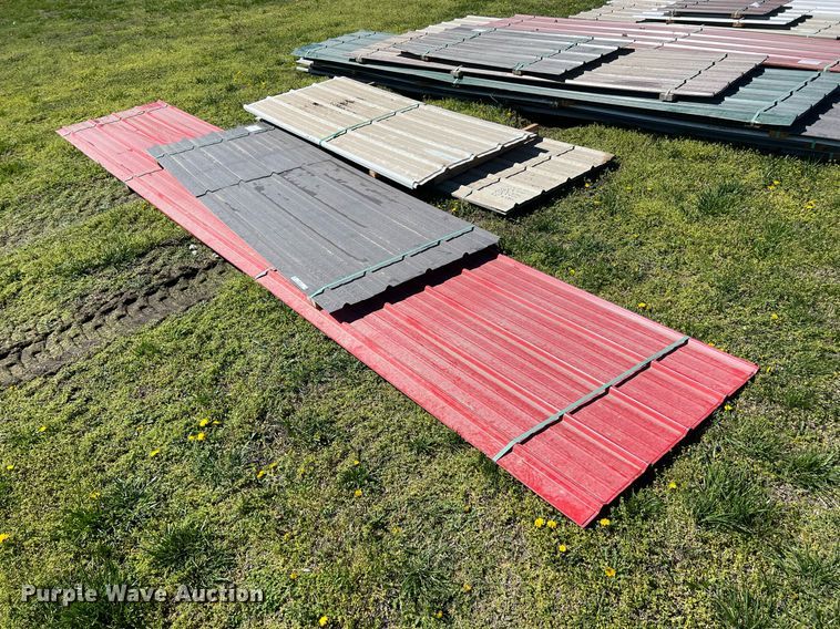 image for item MY9560 Approximately 161 pieces of steel siding/roofing