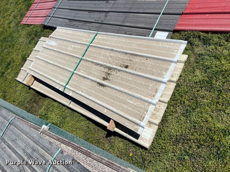 image for item MY9560 Approximately 161 pieces of steel siding/roofing