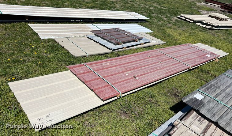 image for item MY9560 Approximately 161 pieces of steel siding/roofing