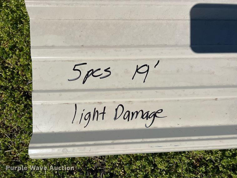 image for item MY9560 Approximately 161 pieces of steel siding/roofing