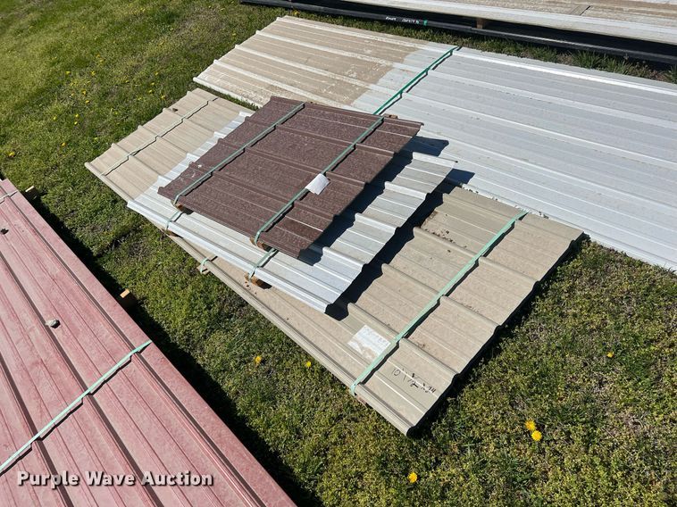 image for item MY9560 Approximately 161 pieces of steel siding/roofing