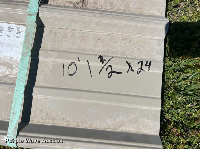 image for item MY9560 Approximately 161 pieces of steel siding/roofing