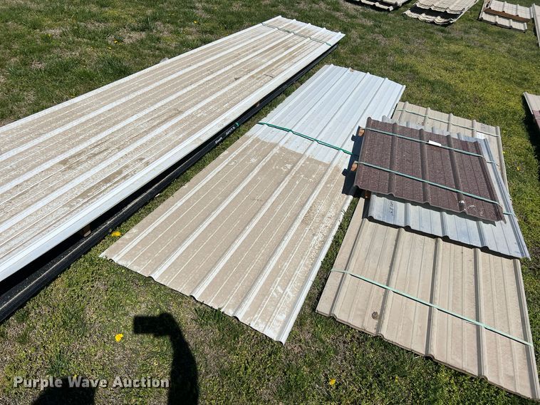 image for item MY9560 Approximately 161 pieces of steel siding/roofing