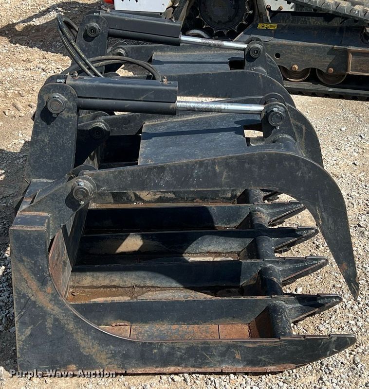 image for item MY9614 Skid steer grapple bucket