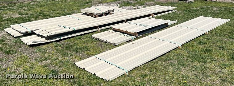 image for item MY9668 Approximately 166 pieces of steel siding/roofing