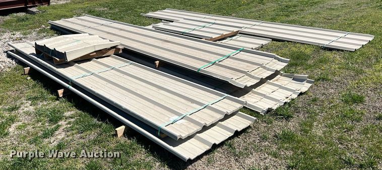image for item MY9668 Approximately 166 pieces of steel siding/roofing