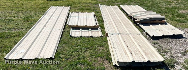 image for item MY9668 Approximately 166 pieces of steel siding/roofing