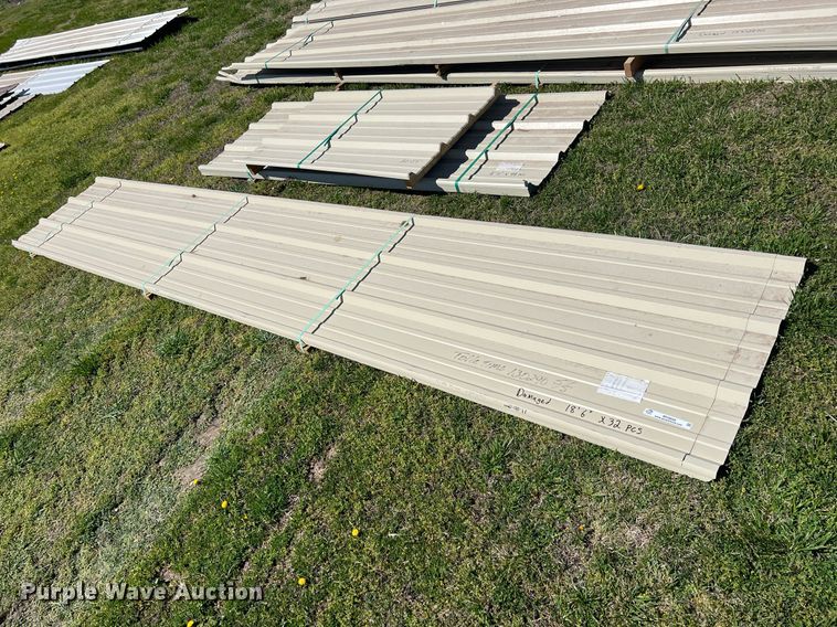 image for item MY9668 Approximately 166 pieces of steel siding/roofing