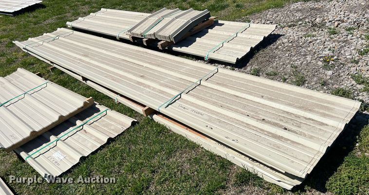 image for item MY9668 Approximately 166 pieces of steel siding/roofing