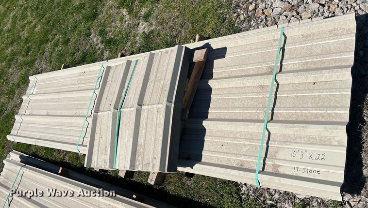 image for item MY9668 Approximately 166 pieces of steel siding/roofing