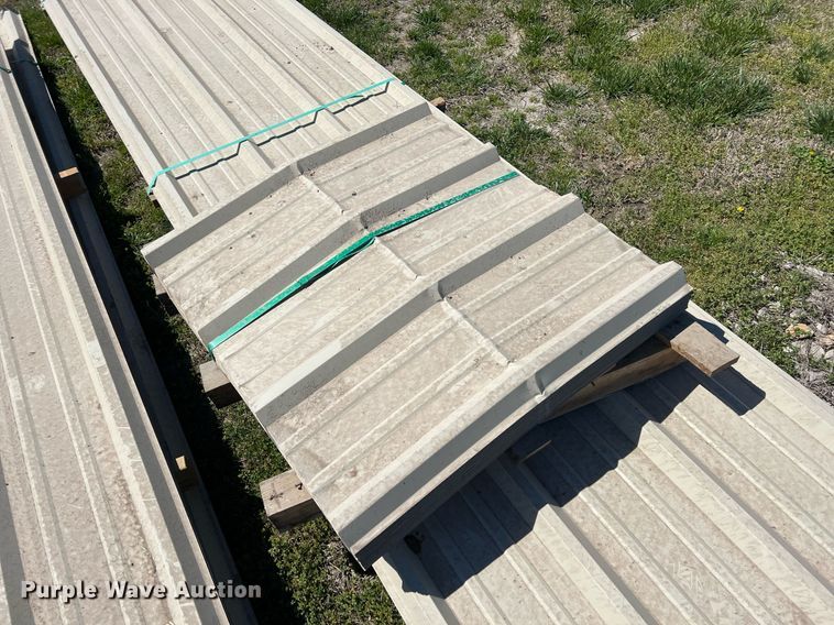 image for item MY9668 Approximately 166 pieces of steel siding/roofing