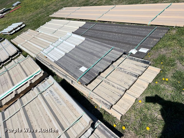 image for item MY9669 Approximately 408 pieces of steel siding/roofing
