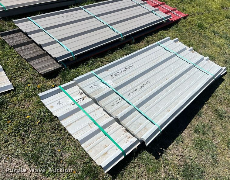 image for item MY9669 Approximately 408 pieces of steel siding/roofing