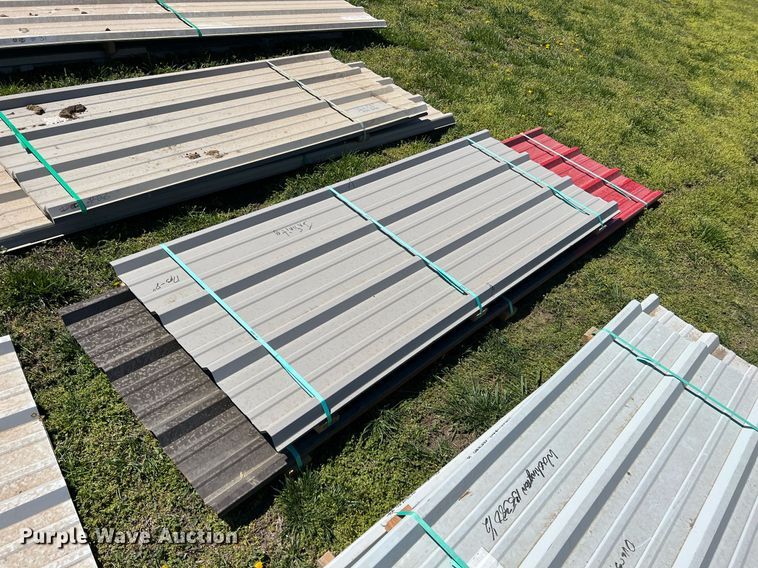 image for item MY9669 Approximately 408 pieces of steel siding/roofing