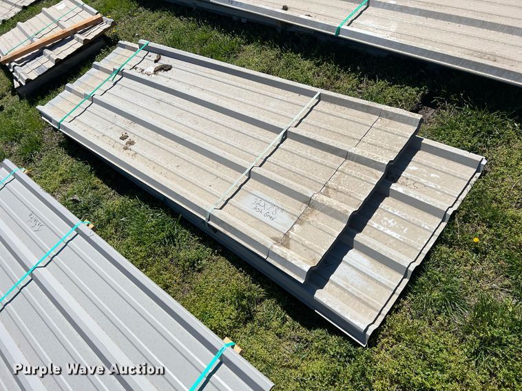 image for item MY9669 Approximately 408 pieces of steel siding/roofing