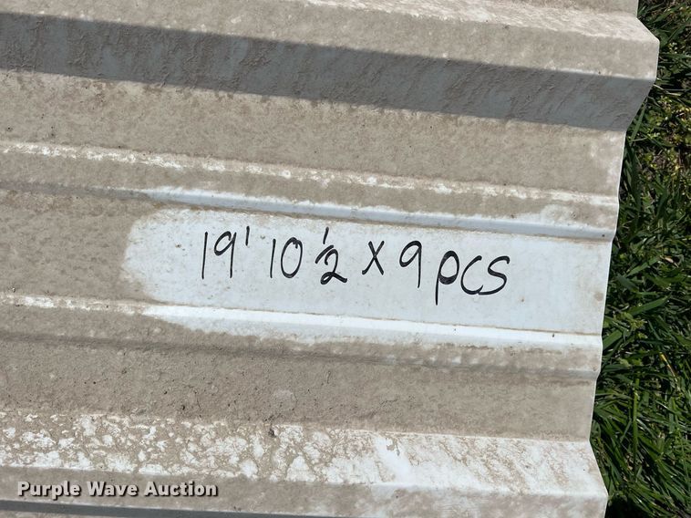 image for item MY9669 Approximately 408 pieces of steel siding/roofing