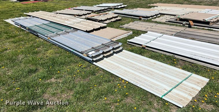 image for item MY9669 Approximately 408 pieces of steel siding/roofing