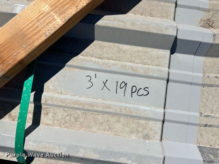 image for item MY9669 Approximately 408 pieces of steel siding/roofing