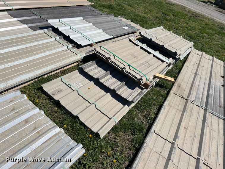 image for item MY9669 Approximately 408 pieces of steel siding/roofing