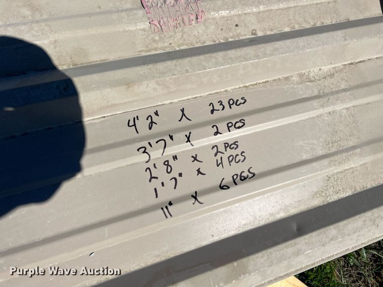 image for item MY9669 Approximately 408 pieces of steel siding/roofing