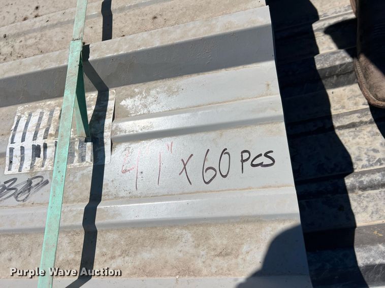 image for item MY9669 Approximately 408 pieces of steel siding/roofing
